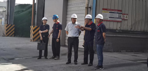 集團公司黨委委員、股份公司黨委書記、總經理蔣培進到建材公司調...