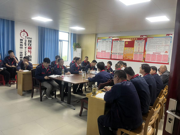 王伍升到建材研究室、建材公司調(diào)研