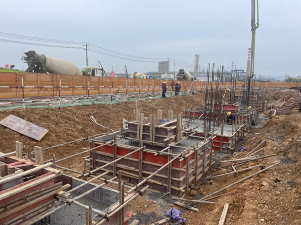 銅基項目電解車間首批基礎(chǔ)承臺通過驗收 銅基項目電解車間首批基礎(chǔ)承臺通過驗收